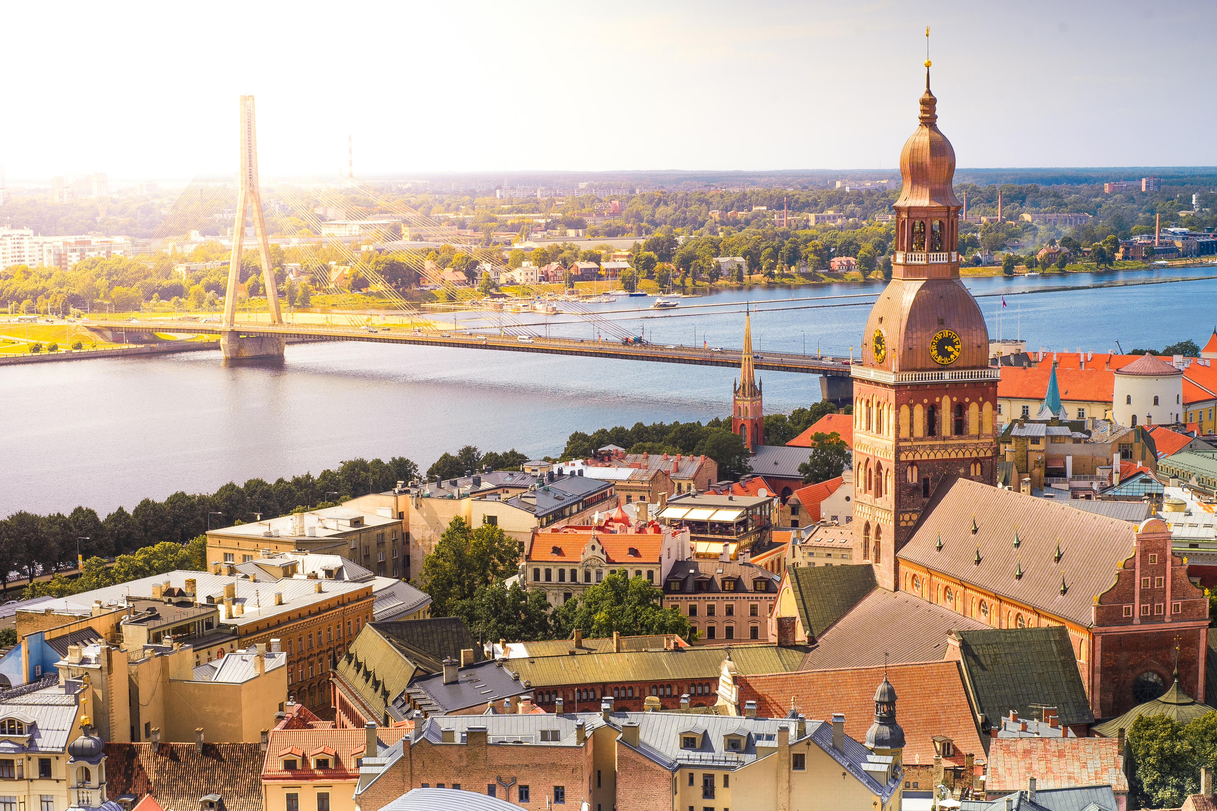 Вид на город в котором можно жить имея ВНЖ Латвии