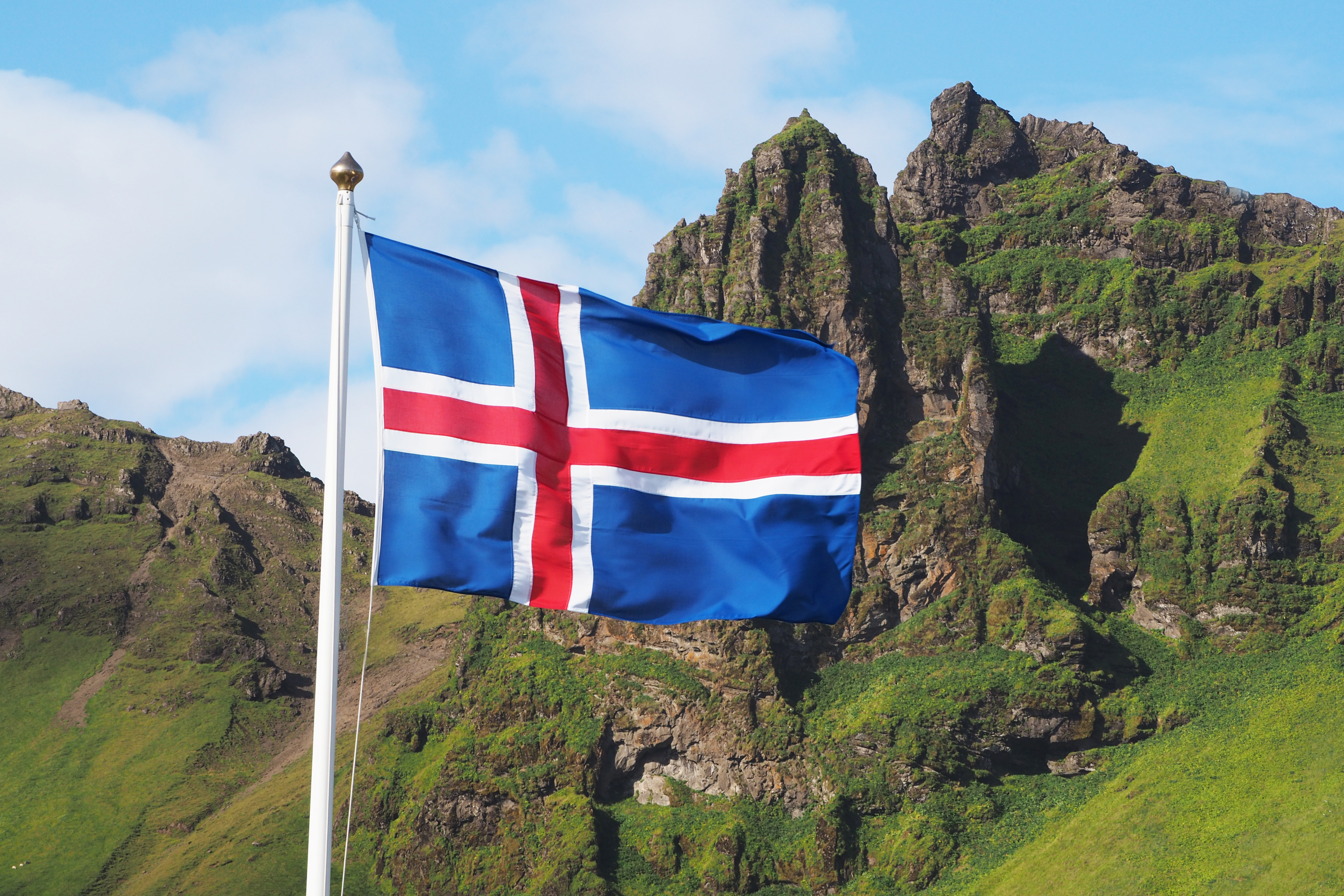 Как получить ВНЖ в Исландии